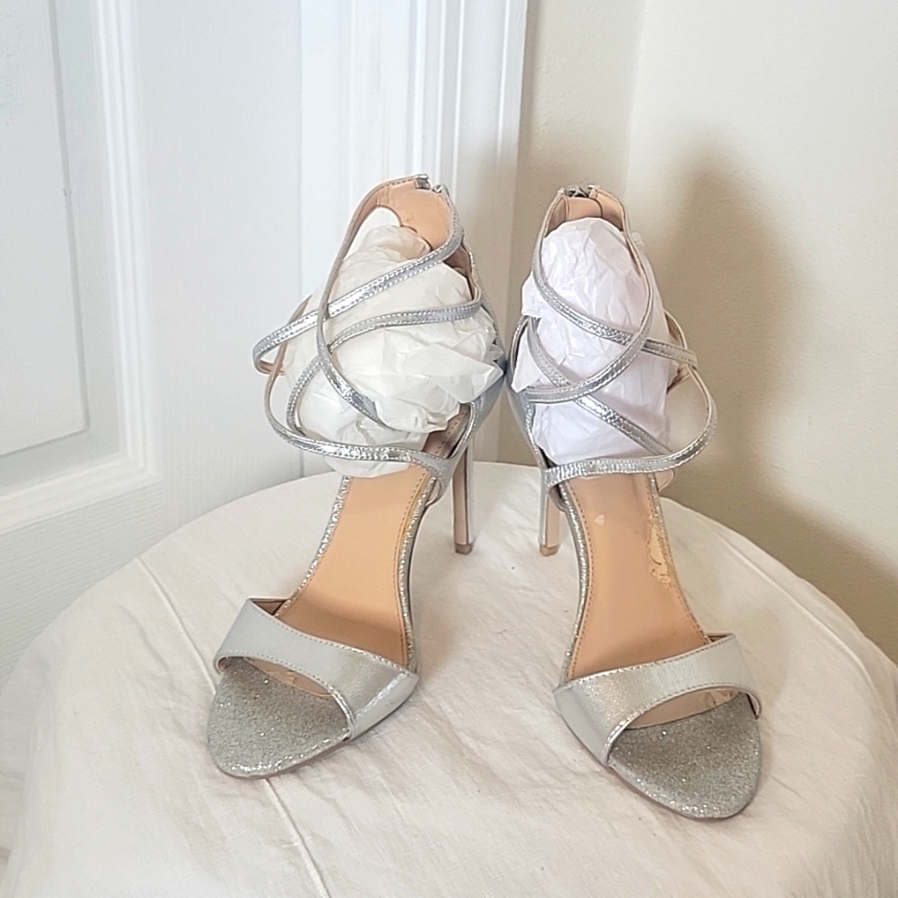 Badgley Mischka silver heels size 7